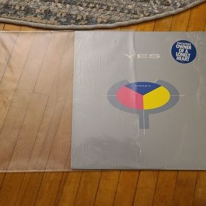 Yes 90125 vintage vinyl record album. Black white LP GUC